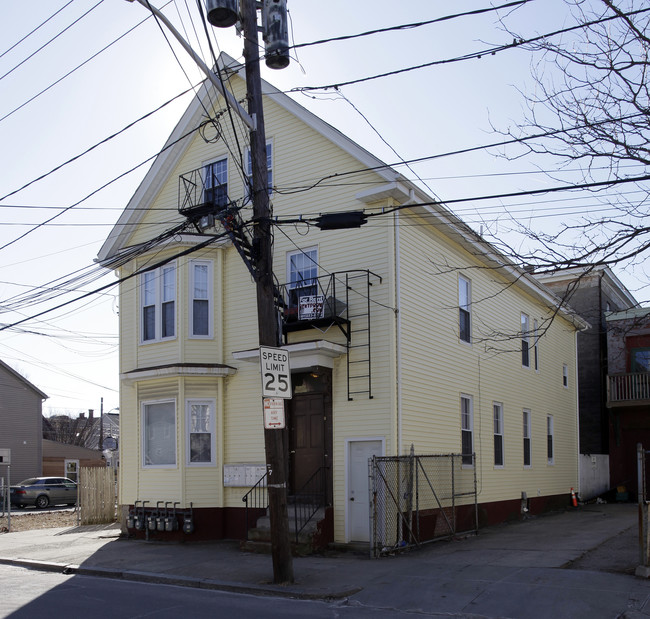 105 De Pasquale Ave in Providence, RI - Foto de edificio - Building Photo