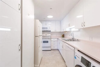 1155 N Brand Blvd in Glendale, CA - Building Photo - Building Photo