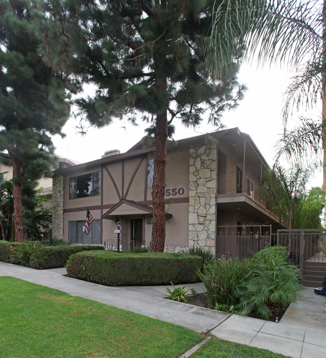 550 E Olive Ave in Burbank, CA - Building Photo - Building Photo