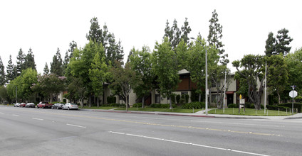 Cypress Villa Apartments in Anaheim, CA - Building Photo - Building Photo