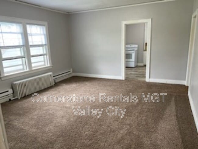 208 5th Ave SW in Valley City, ND - Building Photo - Building Photo