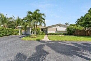 2691 NE 18th St in Pompano Beach, FL - Building Photo