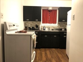 216 Green Ave, Unit 2ndFloor in Lansdowne, PA - Foto de edificio - Building Photo
