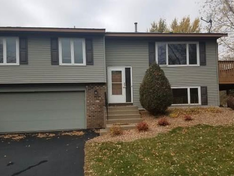 14470 92nd Ave N in Maple Grove, MN - Building Photo