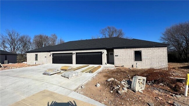 205 Tricha Cir SW in Gravette, AR - Building Photo - Building Photo