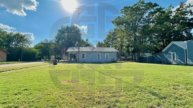 410 E Taylor Ave in Arkansas City, KS - Building Photo - Building Photo