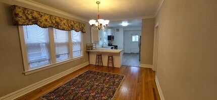 5527 N Bernard St in Chicago, IL - Foto de edificio - Building Photo