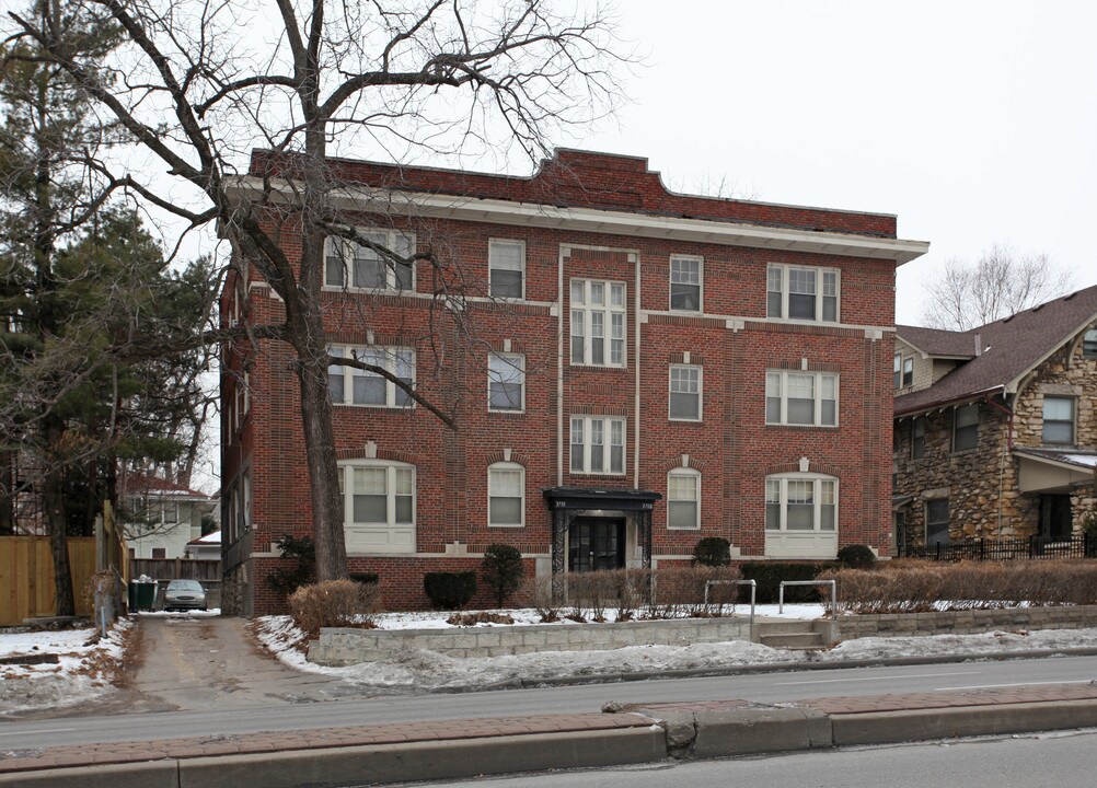 3708-3710 Southwest Tfwy in Kansas City, MO - Foto de edificio