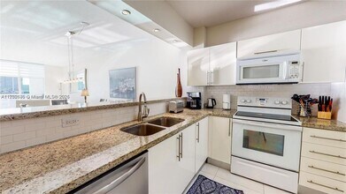 18100 N Bay Rd in Sunny Isles Beach, FL - Building Photo - Building Photo