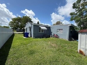 2431 Plunkett St in Hollywood, FL - Building Photo - Building Photo