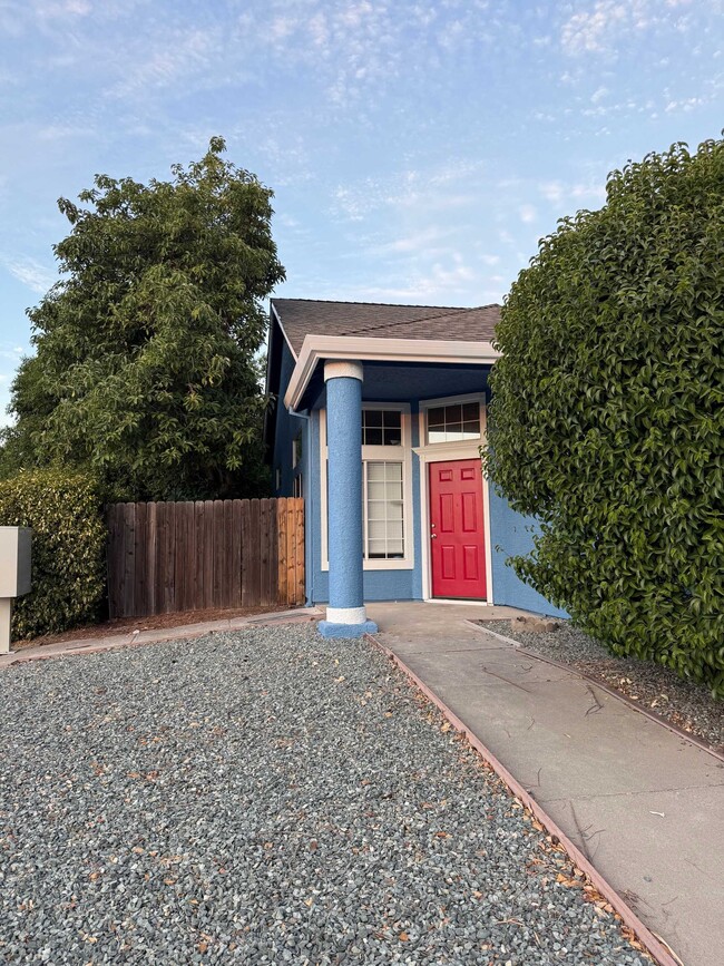 6701 Storia Way in Elk Grove, CA - Building Photo - Building Photo