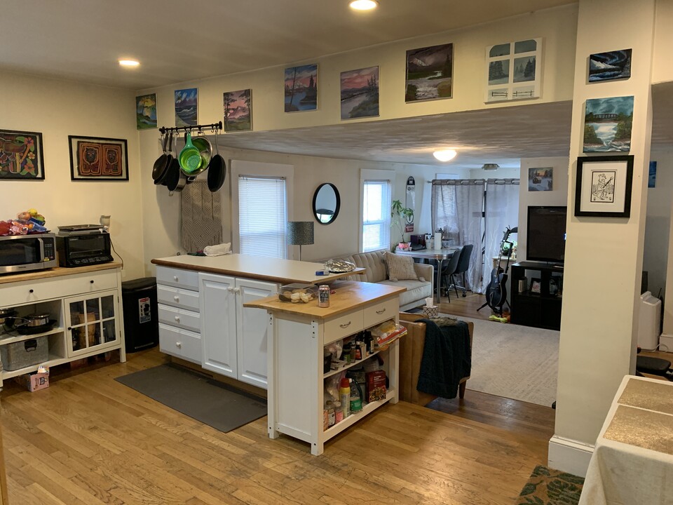 28 Cherry St in Somerville, MA - Building Photo