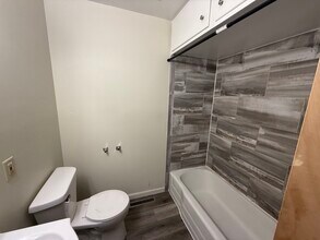 1060 W Hickory St in Kankakee, IL - Building Photo - Building Photo