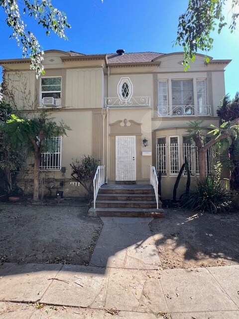 1036 S Orange Grove Ave in Los Angeles, CA - Building Photo - Building Photo