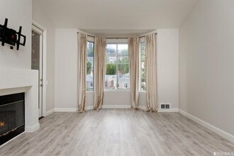 240 Caldecott Ln-Unit -314 in Oakland, CA - Foto de edificio - Building Photo