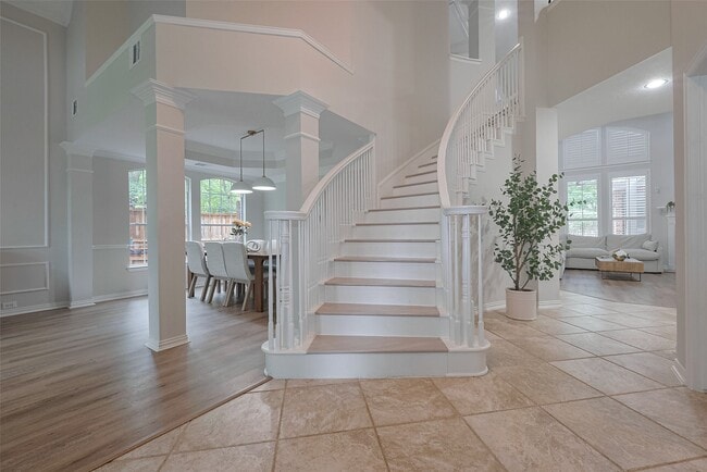 property at 66 Marquise Oaks Pl