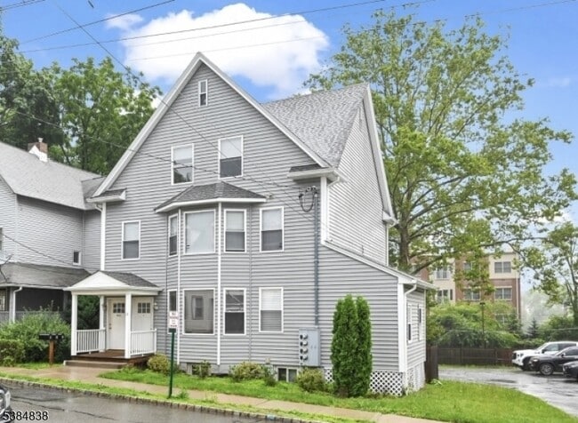 property at 15 Olyphant Pl