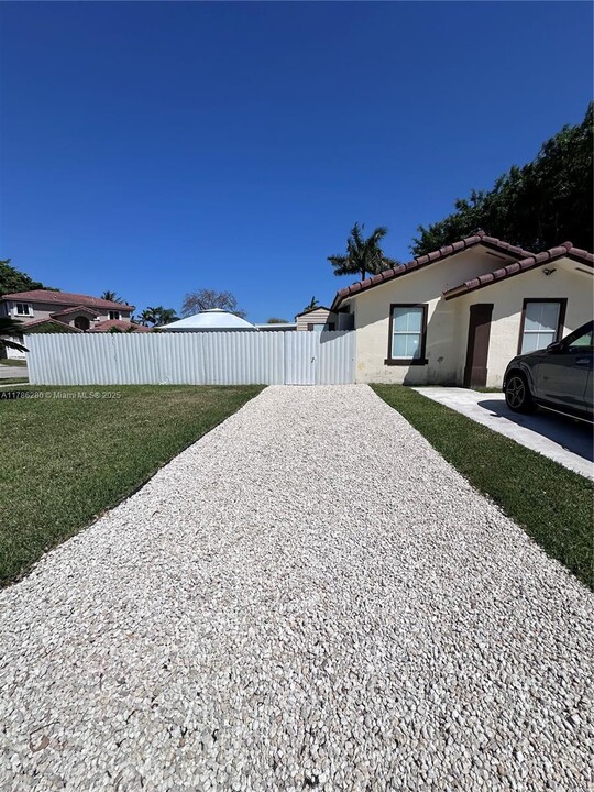 27913 SW 136th Pl in Homestead, FL - Building Photo
