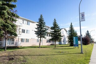 Nova Manor in Edmonton, AB - Building Photo