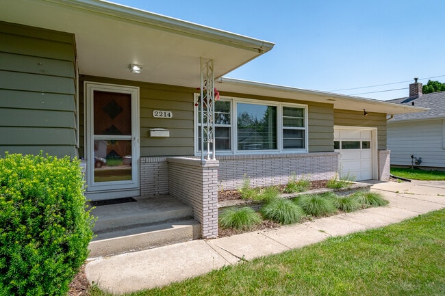 2214 H St in Iowa City, IA - Building Photo - Building Photo