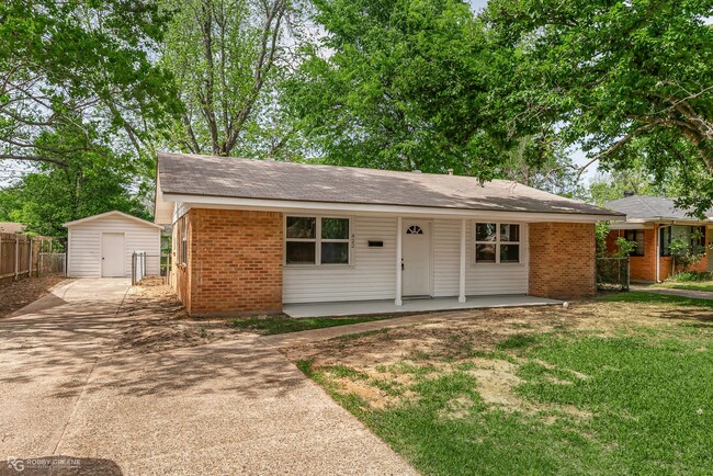 822 E Washington St in Shreveport, LA - Foto de edificio - Building Photo