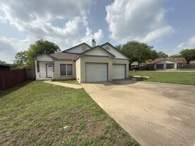 7904 Willet Trail in Austin, TX - Building Photo