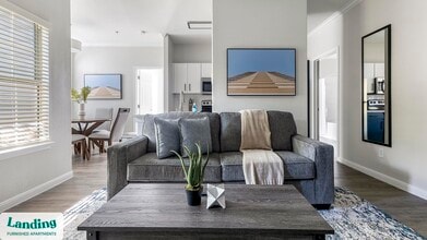 1215 W Slaughter Ln in Austin, TX - Foto de edificio - Building Photo