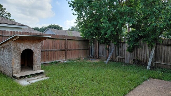 8314 Beechnut St