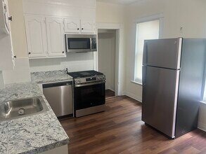 32 Hazelwood Ave in Bridgeport, CT - Building Photo - Building Photo