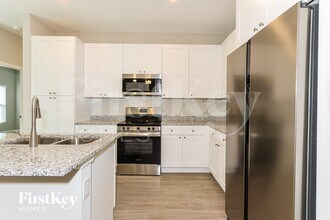 430 Warwick St SE in Palm Bay, FL - Foto de edificio - Building Photo