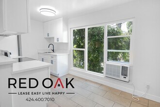 211 S Ave 57, Unit 201 in Los Angeles, CA - Foto de edificio - Building Photo