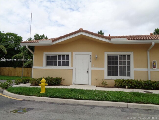 3908 SW 48th Ave in Pembroke Park, FL - Building Photo - Building Photo