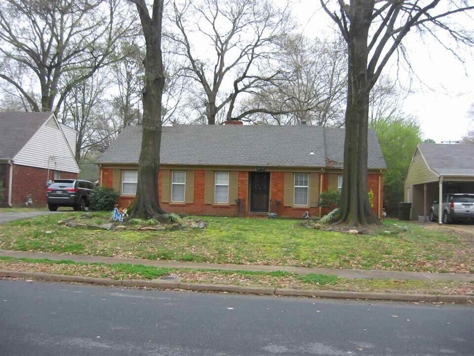 1606 Sterling Dr in Memphis, TN - Building Photo