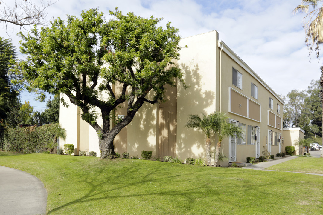 Palm Tree Gardens (por) in Orange, CA - Building Photo