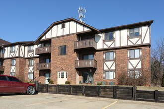 Lakewood Flats and Townhomes in Evansville, IN - Foto de edificio - Building Photo