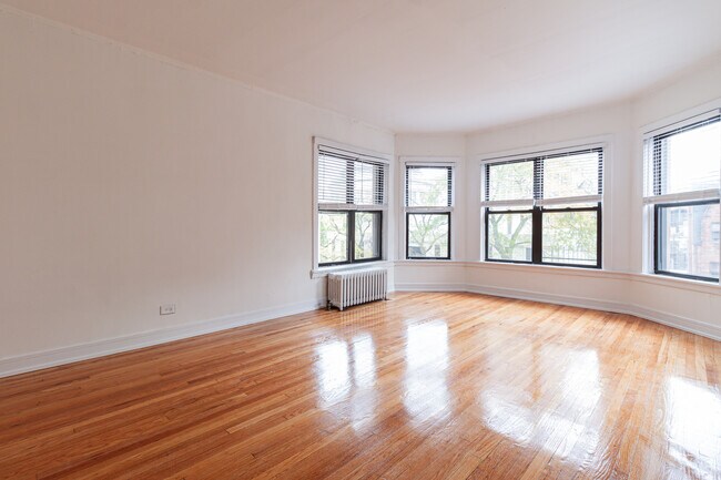 2819 N Pine Grove Ave, Unit 3A in Chicago, IL - Building Photo - Building Photo