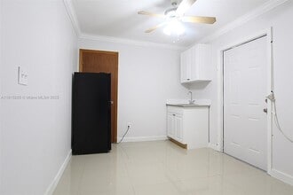 7281 SW 9th St in Miami, FL - Building Photo - Building Photo
