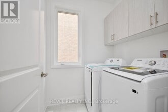 44 Barnyard Trl in Barrie, ON - Building Photo - Building Photo
