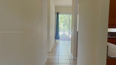 3500 Oaks Clubhouse Dr in Pompano Beach, FL - Building Photo - Building Photo