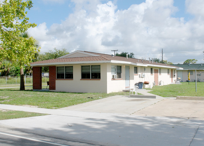 808-810 Blake Ave in Cocoa, FL - Building Photo - Building Photo