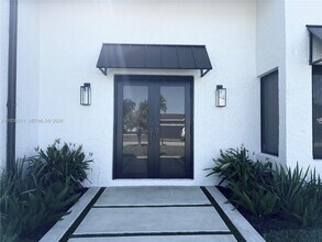 13890 SW 108th St in Miami, FL - Building Photo - Building Photo