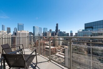 365 N Halsted St in Chicago, IL - Building Photo - Building Photo