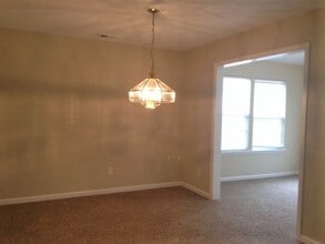 10477 Secretariat Dr in Indianapolis, IN - Foto de edificio - Building Photo