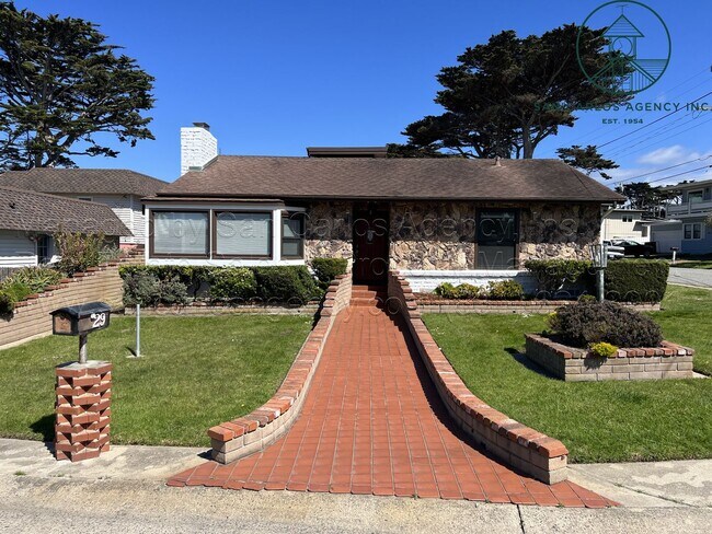 29 Coral St in Pacific Grove, CA - Building Photo - Building Photo