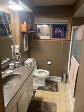 304 N Rapids Rd, Unit Apt #1A in Manitowoc, WI - Building Photo - Building Photo