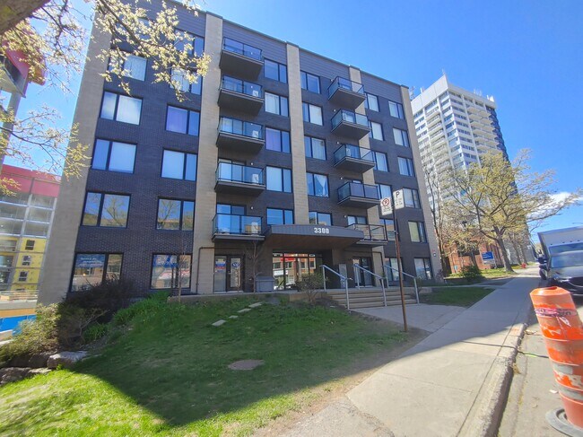 3300 Cavendish Boul in Montréal, QC - Building Photo - Building Photo