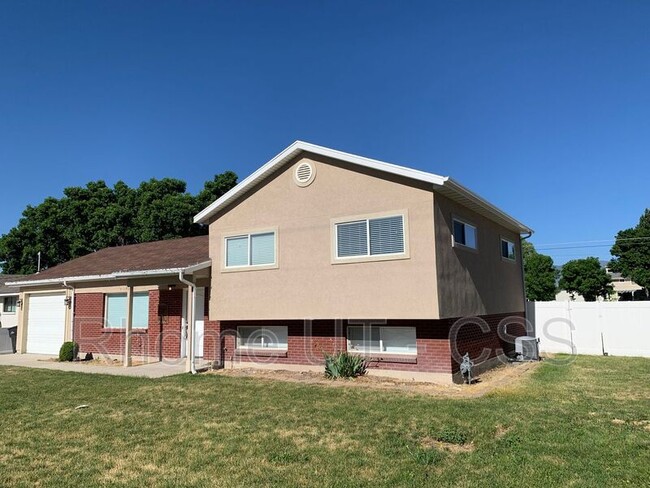 6634 S 2700 W in West Jordan, UT - Building Photo - Building Photo