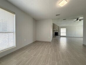 2131 Highland Hills Dr in Sugar Land, TX - Building Photo - Building Photo