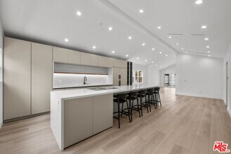 847 Huntley Dr in West Hollywood, CA - Building Photo - Building Photo