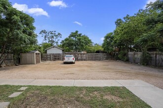 506 W Grady Dr in Austin, TX - Building Photo - Building Photo